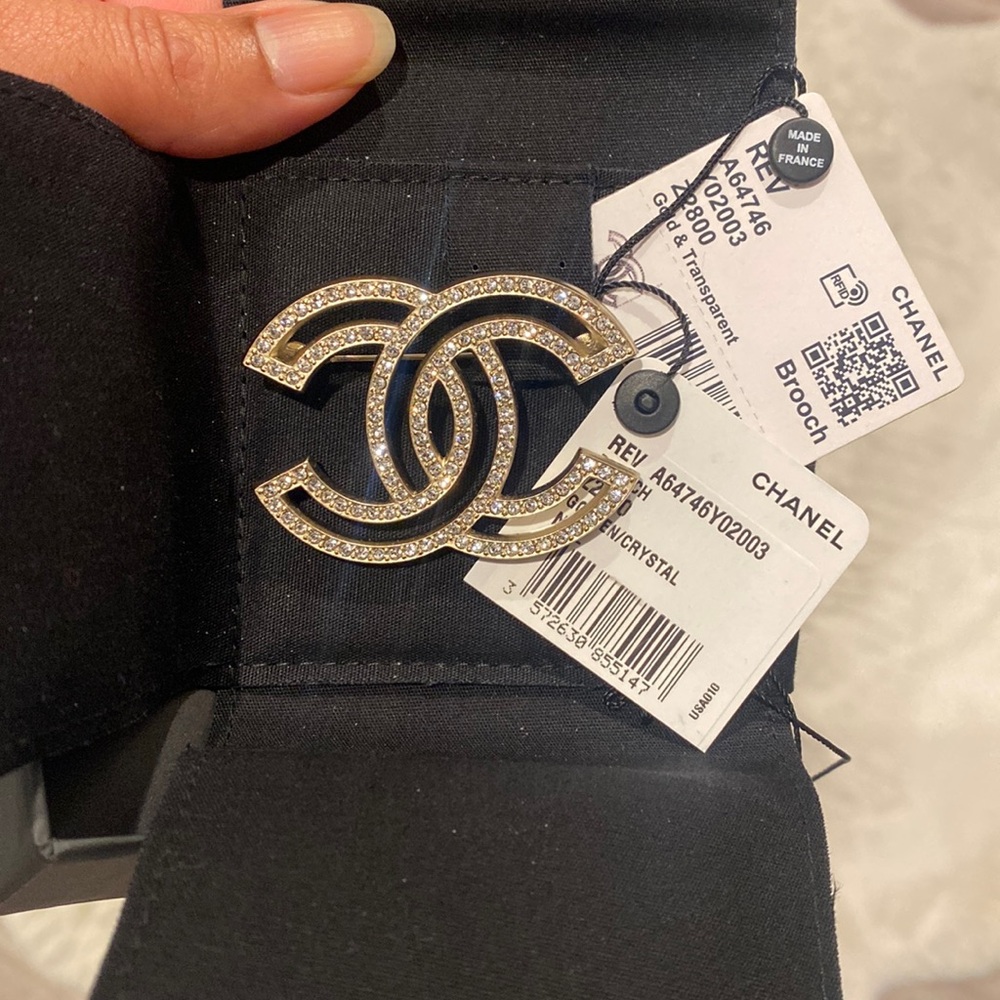 SALE❗️Authentic CHANEL Rhinestone & Gold Metal Brooch
